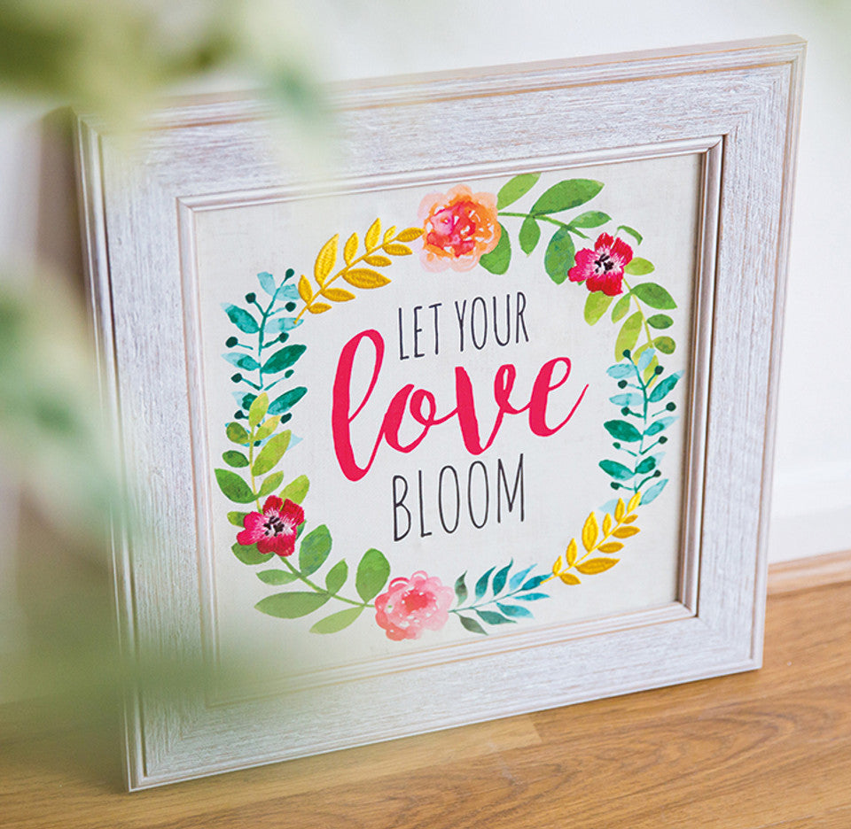 STRATHDON | 59mm White, Wood Frame